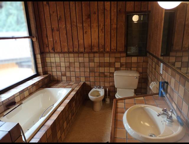 10 BEDROOM FREESTANDING TO LET IN EQUESTRIA